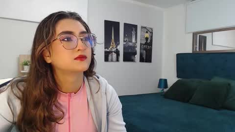 Snapshot of venus_steffen chatting on October 27, 12:31 pm Mia online show from October 27, 12:31 pm