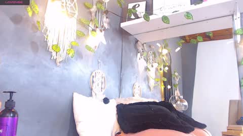 Venus online show from December 25, 7:45 pm