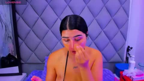 Venusowen  online show from December 4, 2:15 pm