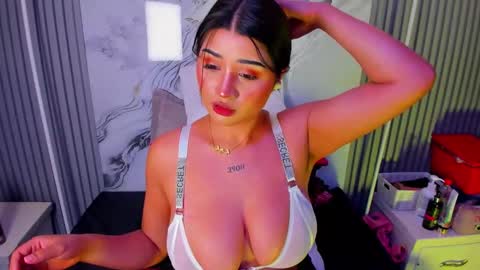 Venusowen  online show from May 7, 2:22 pm