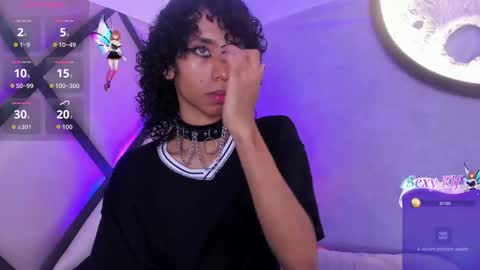 Snapshot of venuss_03 chatting on December 14, 3:45 am venuss_03 online show from December 14, 3:45 am