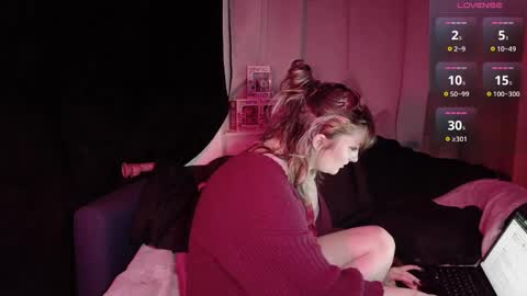 Snapshot of venustrappedflies chatting on February 11, 2:05 am Venus 3 online show from February 11, 2:05 am