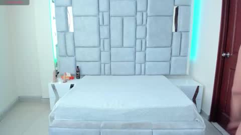 Domelipa  online show from December 14, 6:30 pm