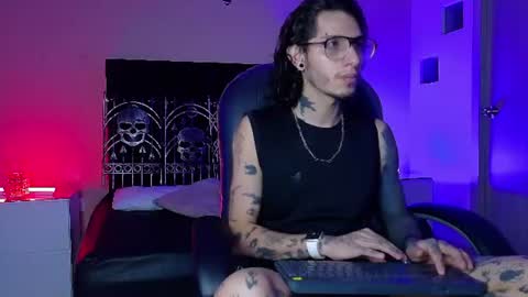 vergil_noir online show from June 19, 4:28 am