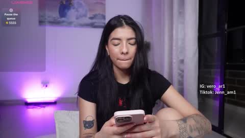 vero_cam online show from December 4, 1:59 am