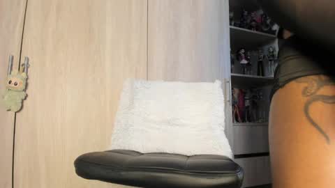 veronica lodge online show from April 8, 7:03 pm