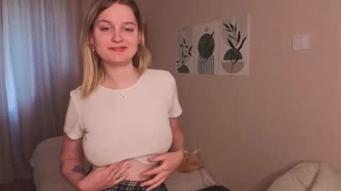 Snapshot of verocat chatting on October 3, 8:11 am Veronica online show from October 3, 8:11 am