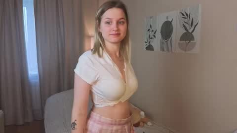 Snapshot of verocat chatting on October 7, 10:34 am Veronica online show from October 7, 10:34 am