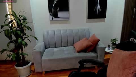 Catalina online show from January 24, 3:13 pm