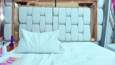 Veronica online show from February 2, 3:28 pm