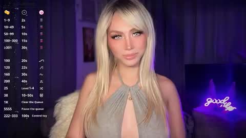 Snapshot of veronicafox_69 chatting on February 25, 5:25 pm CALL ME VERONICA online show from February 25, 5:25 pm