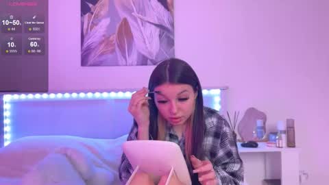 Snapshot of veronicaleal_ chatting on October 19, 9:32 am Vivi online show from October 19, 9:32 am