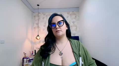 Snapshot of veroniicabbw chatting on February 3, 3:27 pm veroniicabbw online show from February 3, 3:27 pm