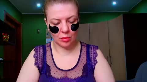 Snapshot of veronikawgold chatting on June 16, 7:38 pm VeronikawGold online show from June 16, 7:38 pm