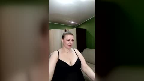 Snapshot of veronikawgold chatting on June 20, 2:36 am VeronikawGold online show from June 20, 2:36 am