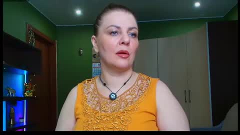 Snapshot of veronikawgold chatting on July 1, 6:07 pm VeronikawGold online show from July 1, 6:07 pm