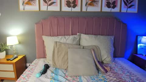 Snapshot of veronnica_fox chatting on March 12, 12:04 pm Veronica online show from March 12, 12:04 pm