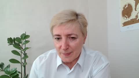 Snapshot of verony_ chatting on March 9, 12:20 pm verony_ online show from March 9, 12:20 pm