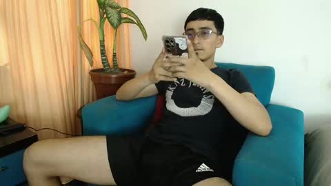 versatileguuy online show from April 16, 9:50 pm