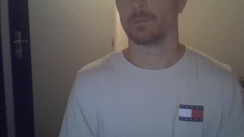 Snapshot of veryhotpervert chatting on October 1, 6:19 am veryhotpervert online show from October 1, 6:19 am