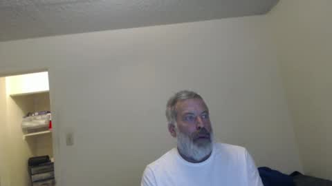 Snapshot of veryveryhairmanindenver chatting on December 10, 12:50 am hairy man online show from December 10, 12:50 am