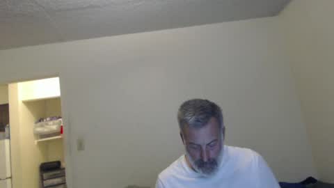 Snapshot of veryveryhairmanindenver chatting on December 15, 1:13 am hairy man online show from December 15, 1:13 am