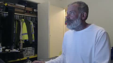 Snapshot of veryveryhairmanindenver chatting on January 29, 12:54 am hairy man online show from January 29, 12:54 am