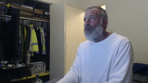 Snapshot of veryveryhairmanindenver chatting on February 1, 12:51 am hairy man online show from February 1, 12:51 am