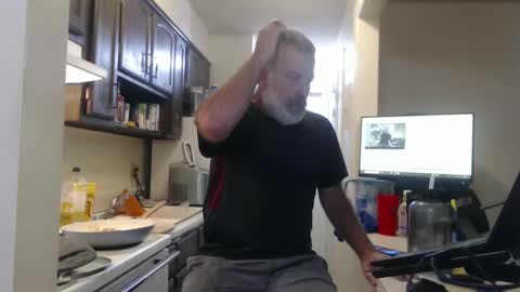 Snapshot of veryveryhairmanindenver chatting on September 18, 12:01 am hairy man online show from September 18, 12:01 am