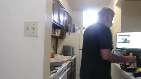 Snapshot of veryveryhairmanindenver chatting on September 19, 12:23 am hairy man online show from September 19, 12:23 am