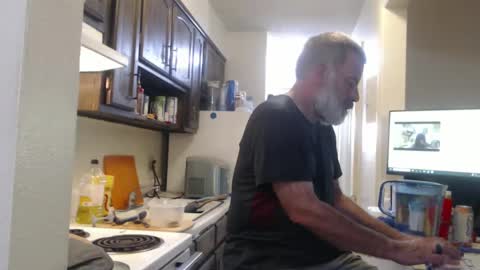 Snapshot of veryveryhairmanindenver chatting on September 20, 12:00 am hairy man online show from September 20, 12:00 am