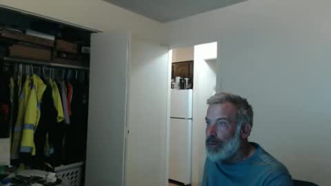 Snapshot of veryveryhairmanindenver chatting on October 18, 12:13 am hairy man online show from October 18, 12:13 am