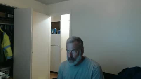 Snapshot of veryveryhairmanindenver chatting on January 7, 12:57 am hairy man online show from January 7, 12:57 am