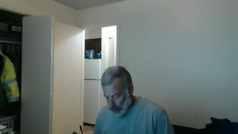 Snapshot of veryveryhairmanindenver chatting on January 8, 1:19 am hairy man online show from January 8, 1:19 am