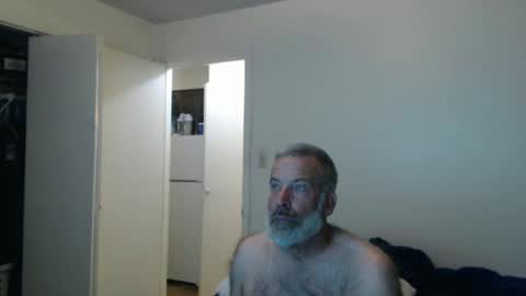 Snapshot of veryveryhairmanindenver chatting on February 11, 1:10 am hairy man online show from February 11, 1:10 am