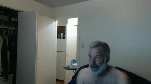 Snapshot of veryveryhairmanindenver chatting on February 15, 1:13 am hairy man online show from February 15, 1:13 am