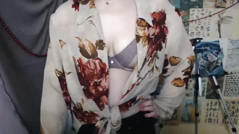 veryveryvery_shy online show from January 5, 12:53 pm