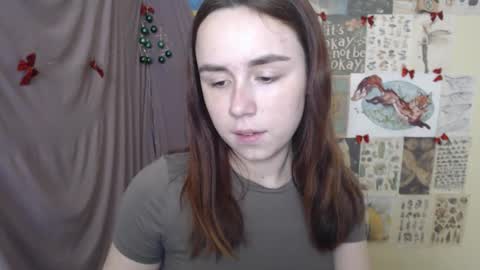 Snapshot of veryveryvery_shy chatting on January 5, 5:27 pm veryveryvery_shy online show from January 5, 5:27 pm