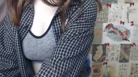 Snapshot of veryveryvery_shy chatting on January 7, 6:38 am veryveryvery_shy online show from January 7, 6:38 am