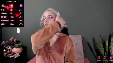 natalia gomez online show from April 19, 6:32 pm