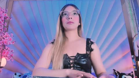 Vesper Velvet  online show from April 7, 5:19 am