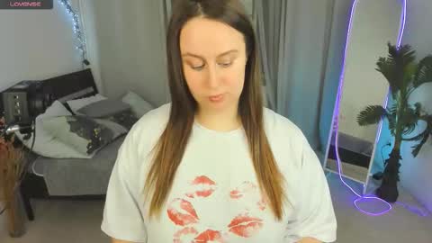 Snapshot of via_lattea_ chatting on January 15, 11:04 am Camilla online show from January 15, 11:04 am