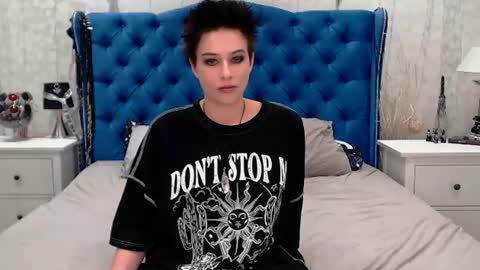 Snapshot of via_mayer chatting on June 24, 12:37 pm Via online show from June 24, 12:37 pm