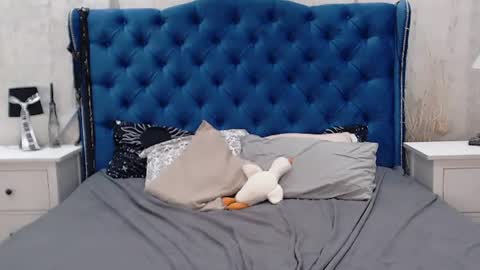 Snapshot of via_mayer chatting on July 7, 6:47 am Via online show from July 7, 6:47 am