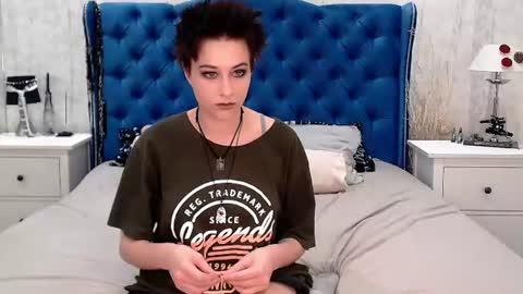 Snapshot of via_mayer chatting on July 13, 8:39 am Via online show from July 13, 8:39 am