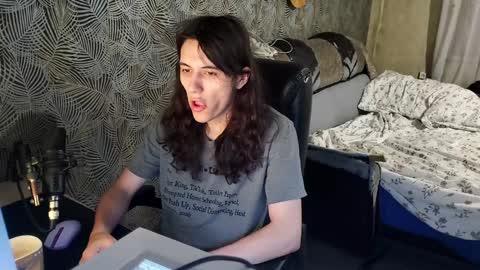 vialeras online show from December 8, 1:35 am