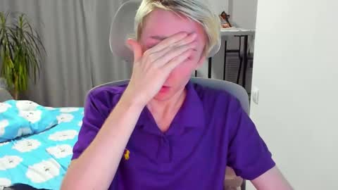 vibemygirl online show from December 14, 8:41 am