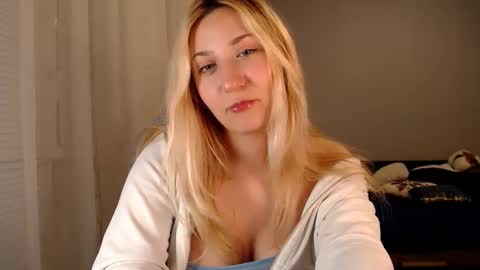 Amelia online show from September 21, 7:59 pm