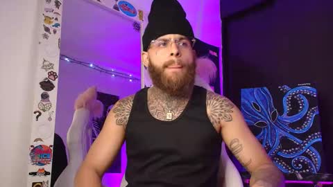 Snapshot of vickingcock7 chatting on December 17, 4:40 am vickingcock7 online show from December 17, 4:40 am