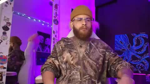 Snapshot of vickingcock7 chatting on December 18, 5:02 am vickingcock7 online show from December 18, 5:02 am